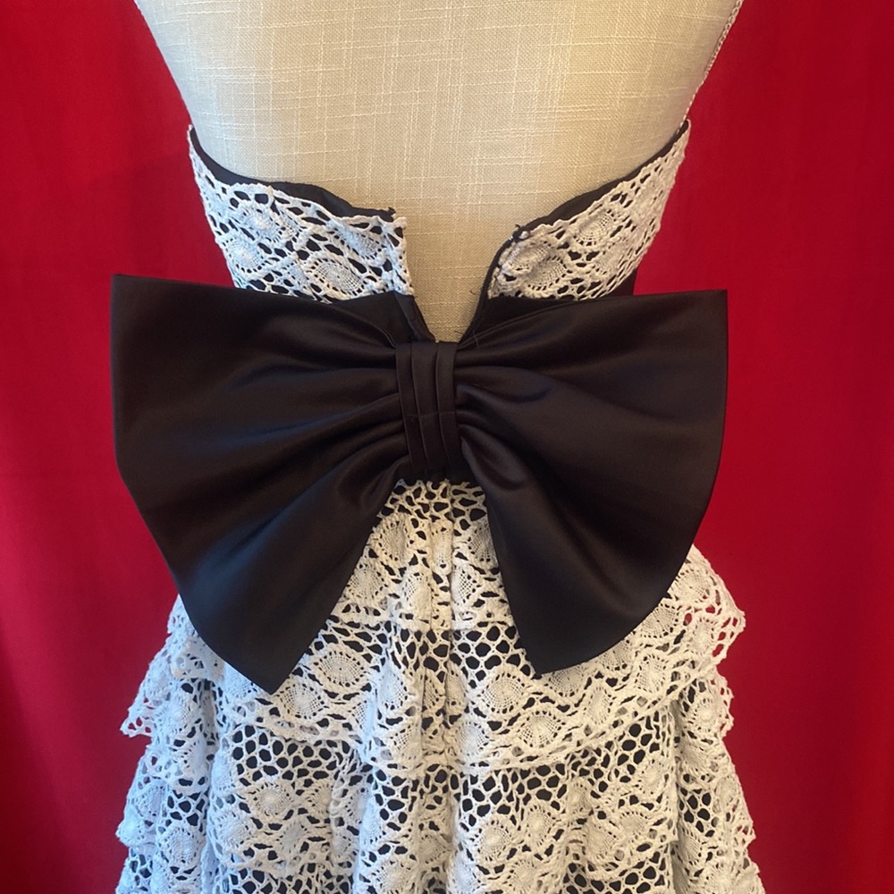 ❌SOLD❌ Betsy Johnson Crochet swing dress prom gown size 4 - Picture 6 of 9